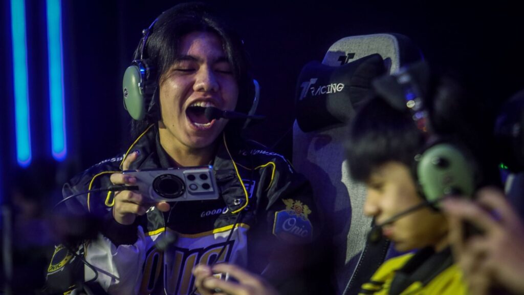 MPL PH S15 ONIC PH Secures Playoffs and Redemption with Sweep Over Team Falcons PH